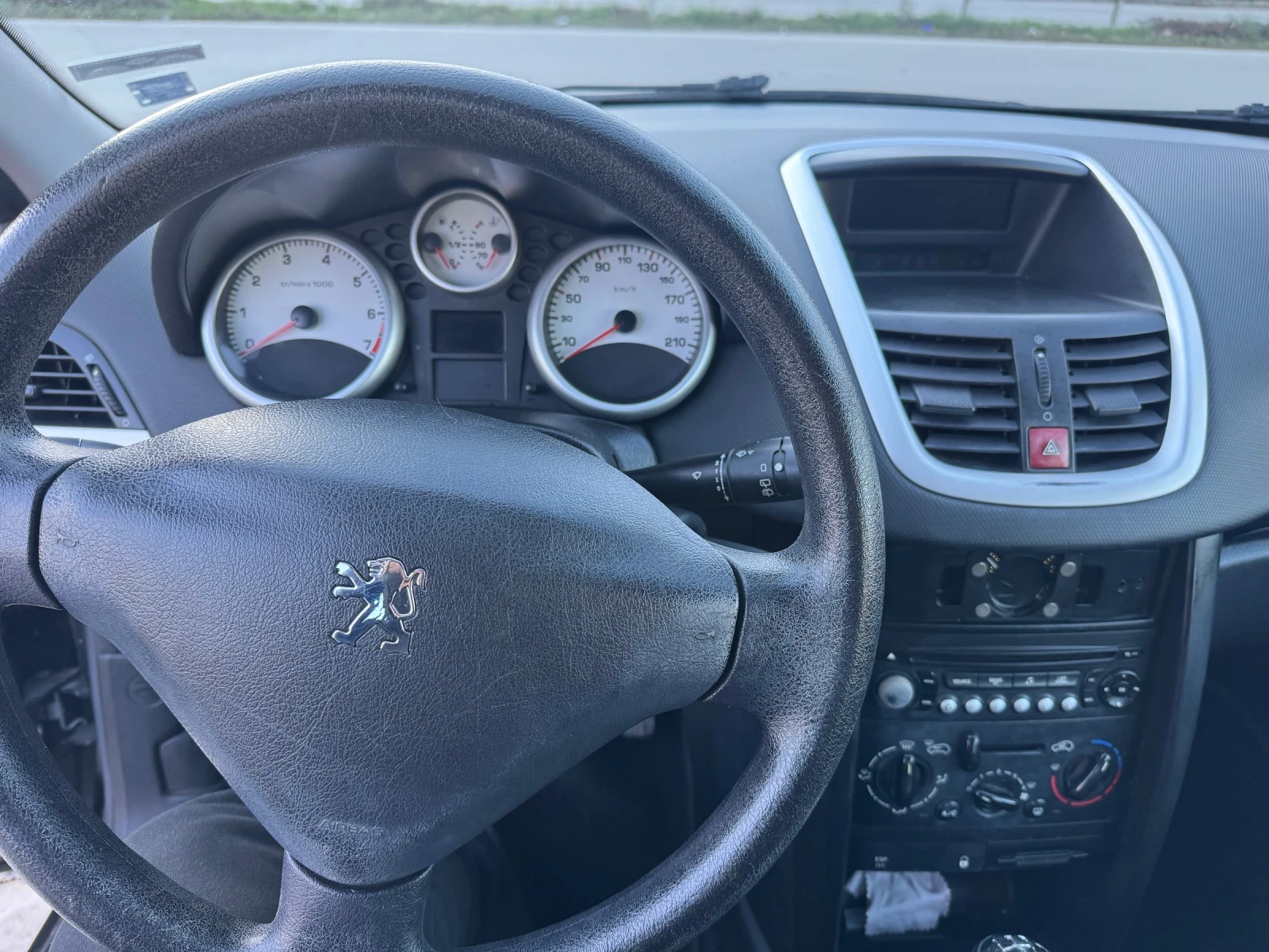 Peugeot 207 1.4 GAZ 75kc - изображение 9