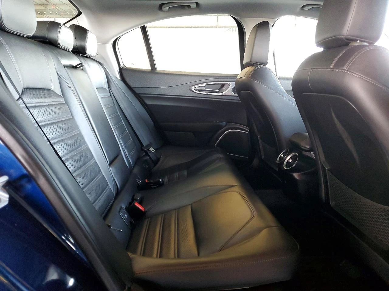 Alfa Romeo Giulia Q4 Ti AWD 4x4 PREMIUM LED DISTRONIC H/K ПАМЕТ - изображение 9