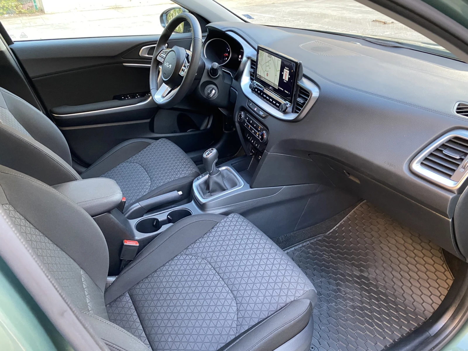 Kia Ceed 1.5 T-GDI/ Spin/ Гаранция до 2032г., снимка 11 - Автомобили и джипове - 54023796