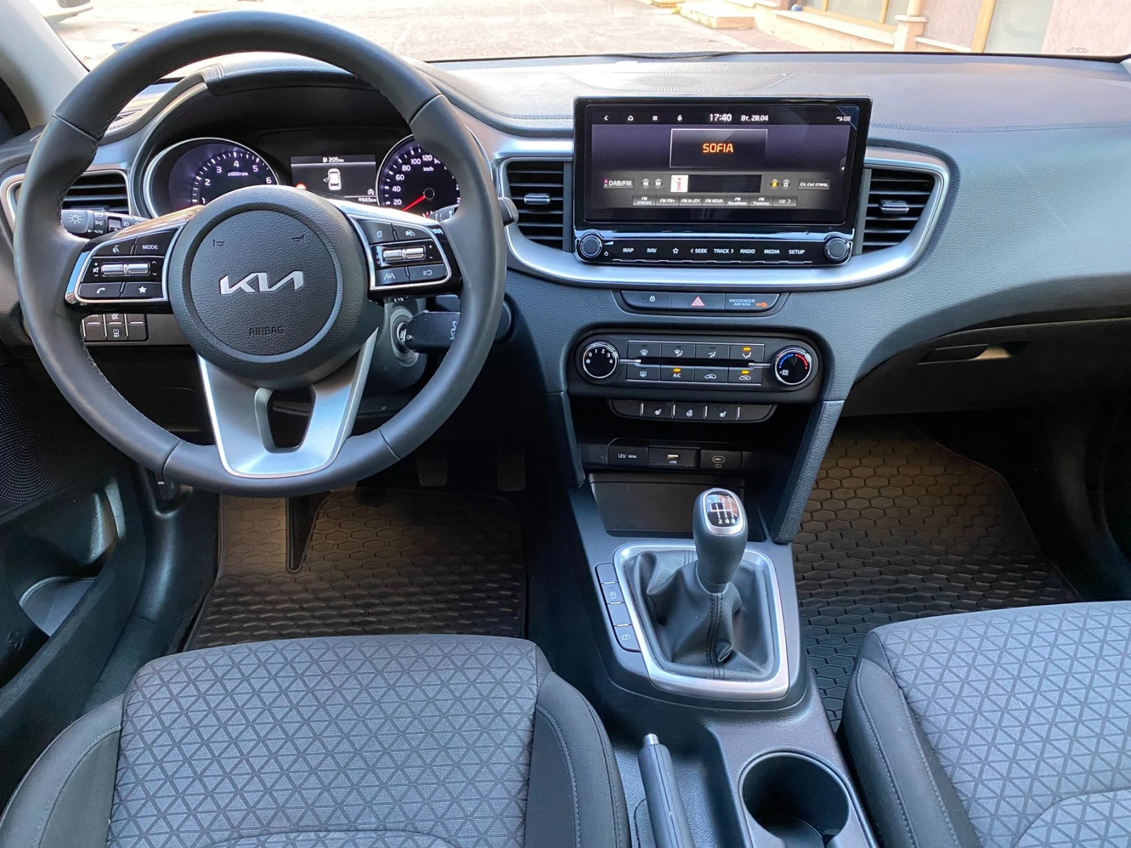 Kia Ceed 1.5 T-GDI/ Spin/ Гаранция до 2032г., снимка 9 - Автомобили и джипове - 54023796