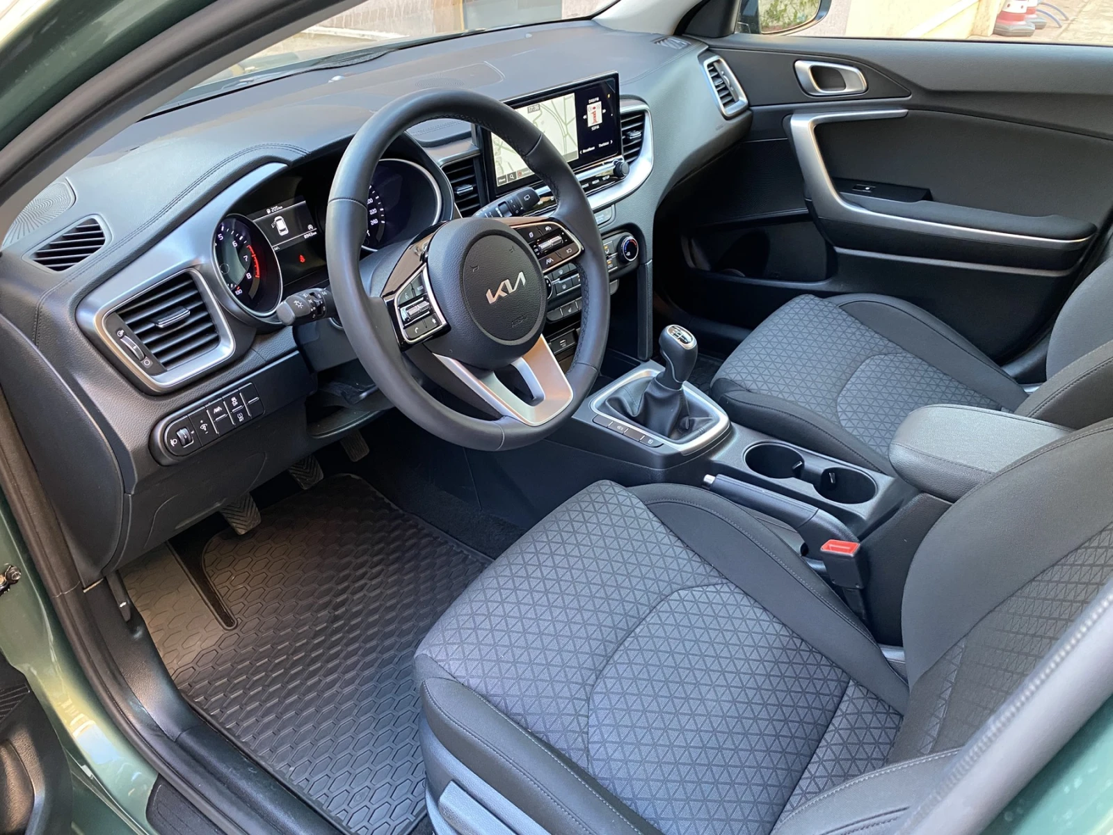 Kia Ceed 1.5 T-GDI/ Spin/ Гаранция до 2032г., снимка 10 - Автомобили и джипове - 54023796