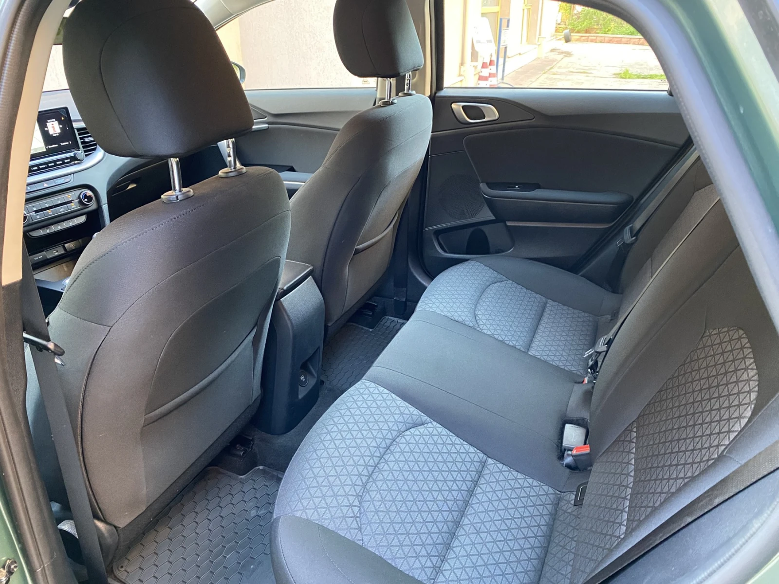 Kia Ceed 1.5 T-GDI/ Spin/ Гаранция до 2032г., снимка 12 - Автомобили и джипове - 54023796