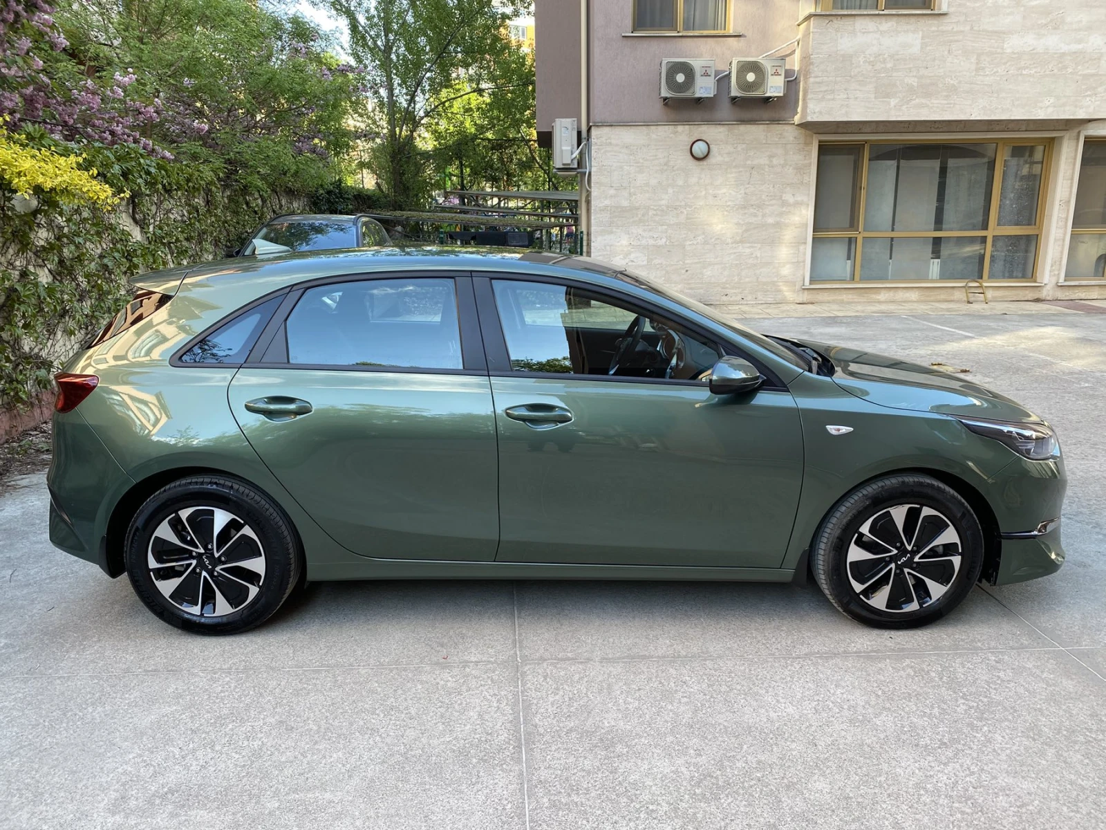 Kia Ceed 1.5 T-GDI/ Spin/ Гаранция до 2032г., снимка 4 - Автомобили и джипове - 54023796