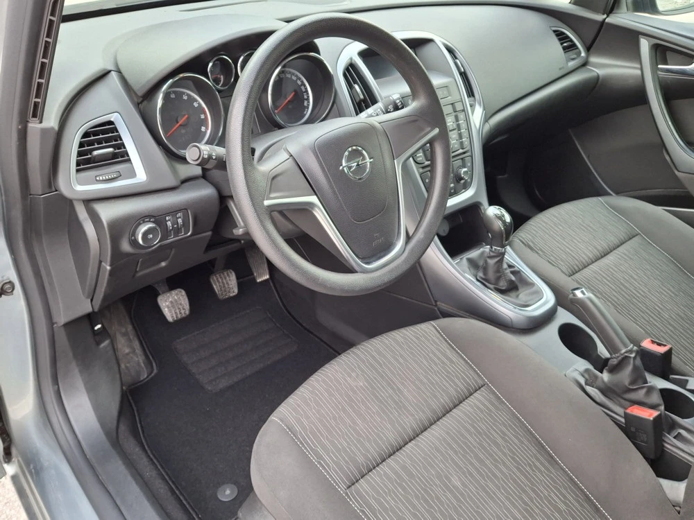 Opel Astra 1.6 Ecotec MT, снимка 10 - Автомобили и джипове - 54255934