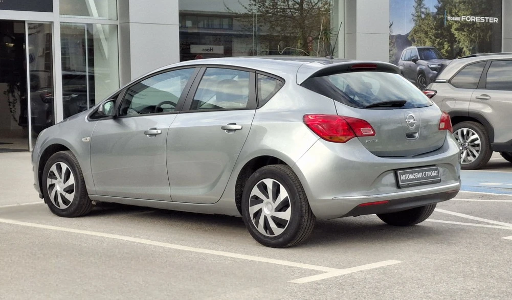 Opel Astra 1.6 Ecotec MT, снимка 8 - Автомобили и джипове - 54255934