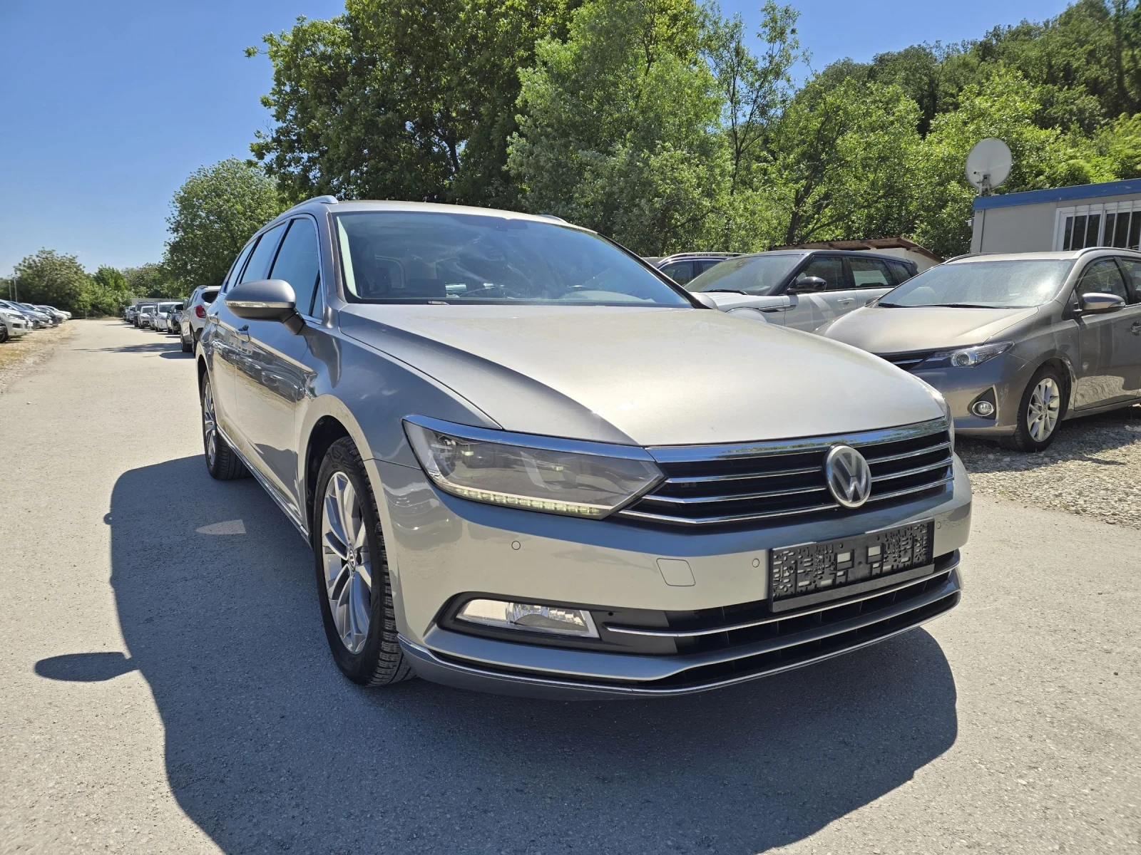 VW Passat 2.0TDI 150к.с  Business Подгряване Топ състояние , снимка 2 - Автомобили и джипове - 54537839
