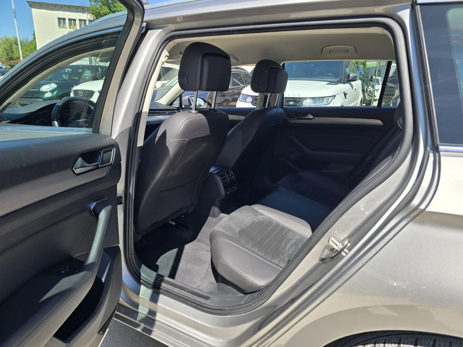 VW Passat 2.0TDI 150к.с  Business Подгряване Топ състояние , снимка 11 - Автомобили и джипове - 54537839