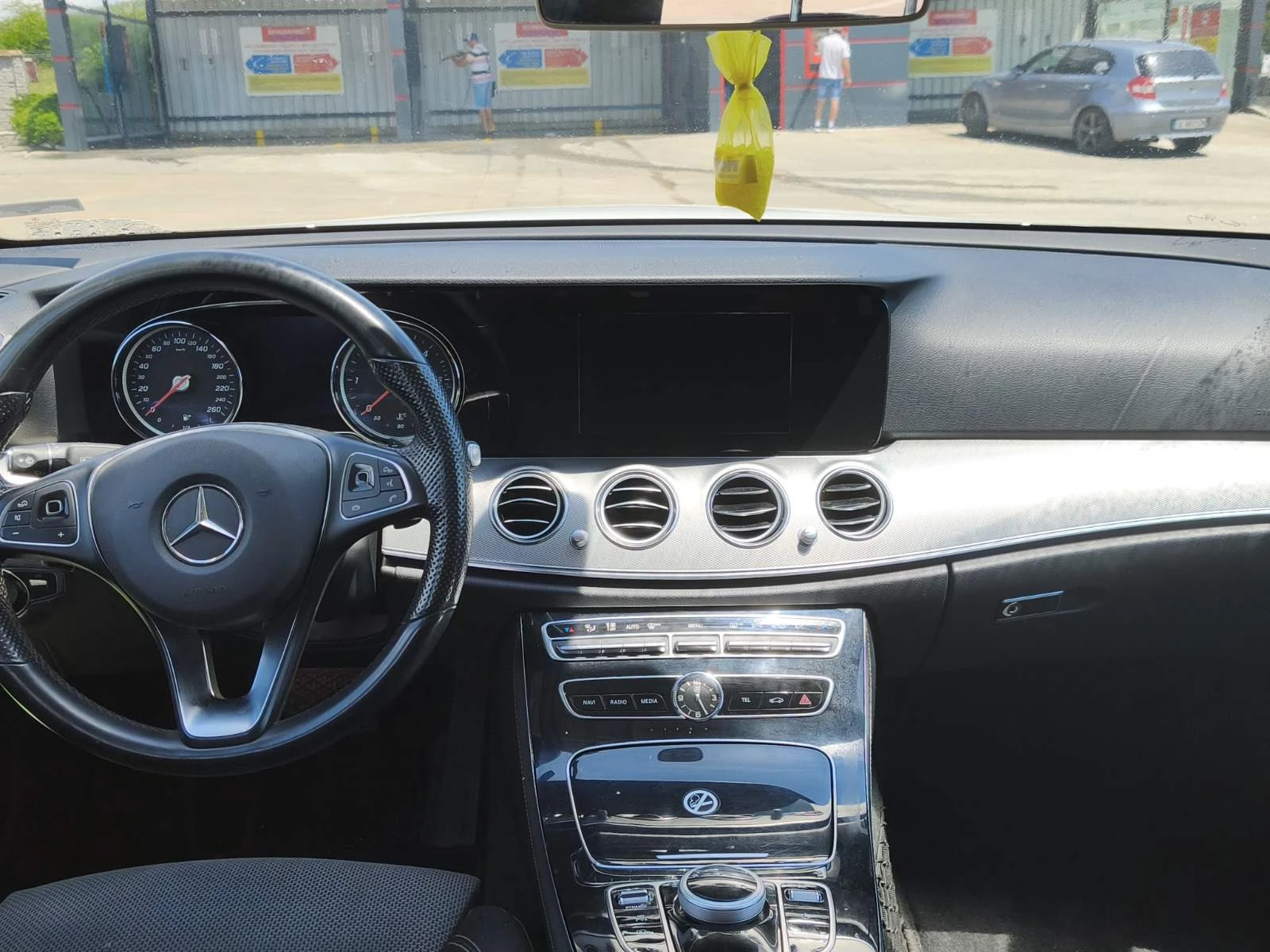 Mercedes-Benz E 200, снимка 7 - Автомобили и джипове - 54747210