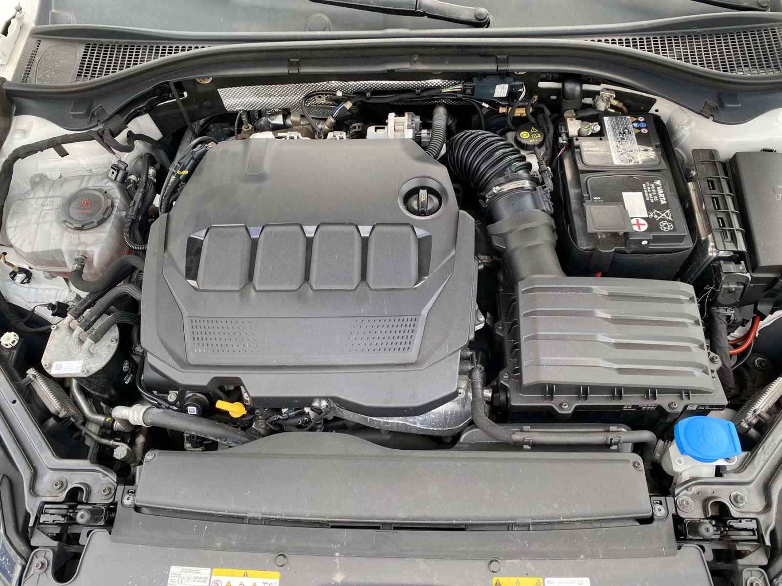 Skoda Superb 2.0 TDI/ Scout/ Combi/ 4x4/ DSG/ , снимка 17 - Автомобили и джипове - 55070197