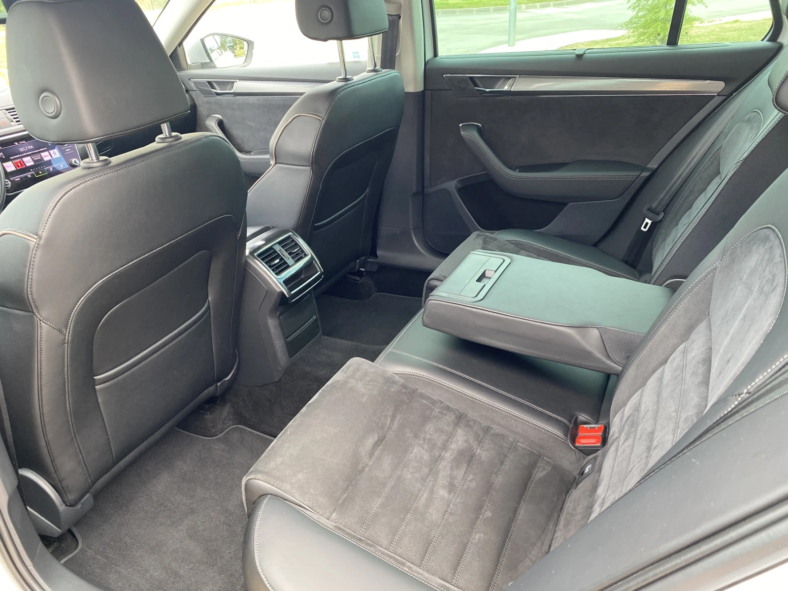 Skoda Superb 2.0 TDI/ Scout/ Combi/ 4x4/ DSG/ , снимка 12 - Автомобили и джипове - 55070197
