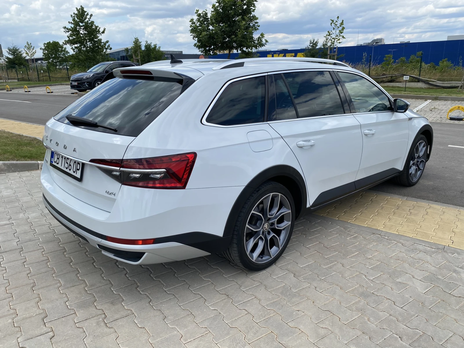 Skoda Superb 2.0 TDI/ Scout/ Combi/ 4x4/ DSG/ , снимка 5 - Автомобили и джипове - 55070197