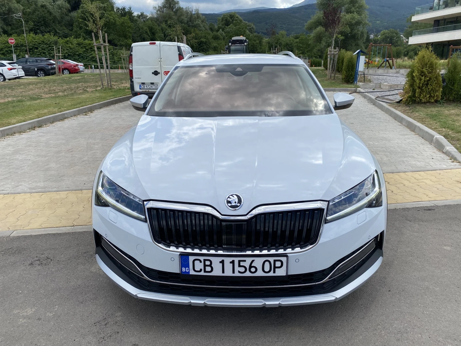 Skoda Superb 2.0 TDI/ Scout/ Combi/ 4x4/ DSG/ , снимка 2 - Автомобили и джипове - 55070197