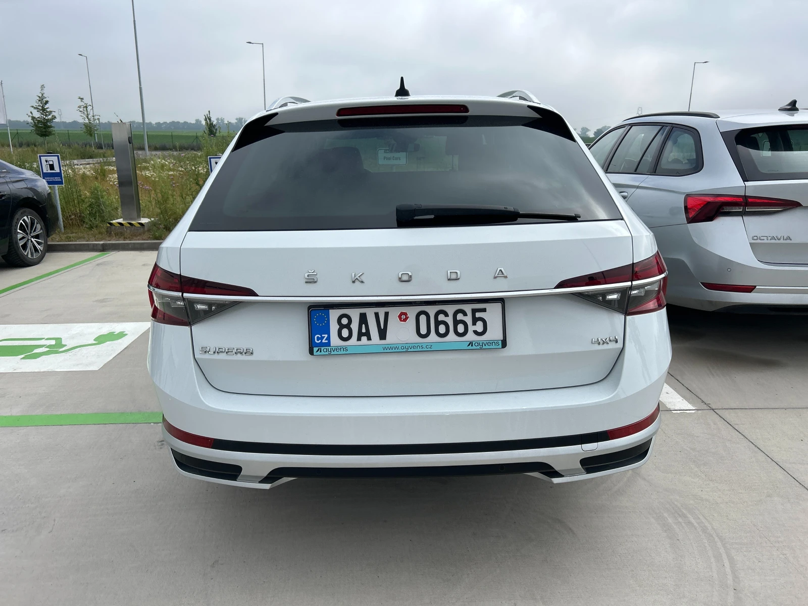 Skoda Superb 2.0 TDI/ Scout/ Combi/ 4x4/ DSG/ Очакван !, снимка 5 - Автомобили и джипове - 55070197