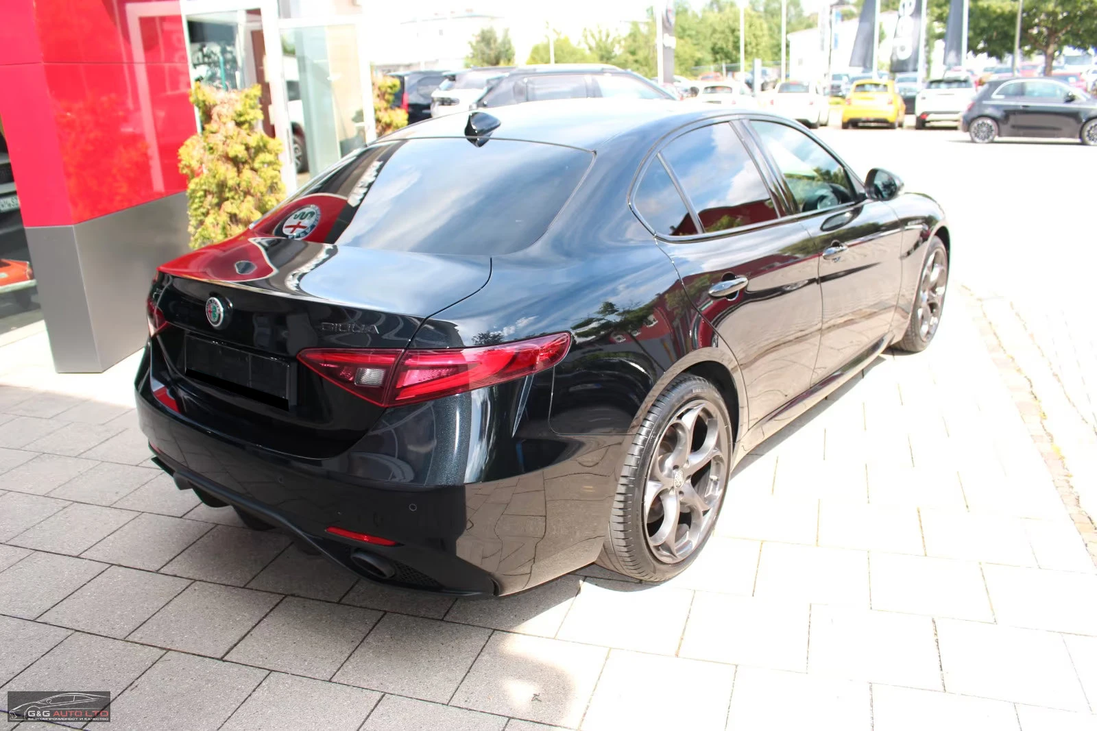 Alfa Romeo Giulia Q4/280HP/ESTREMA/CARBON/CAM/PANO/ACC/KLES/LED/561z, снимка 5 - Автомобили и джипове - 55207894