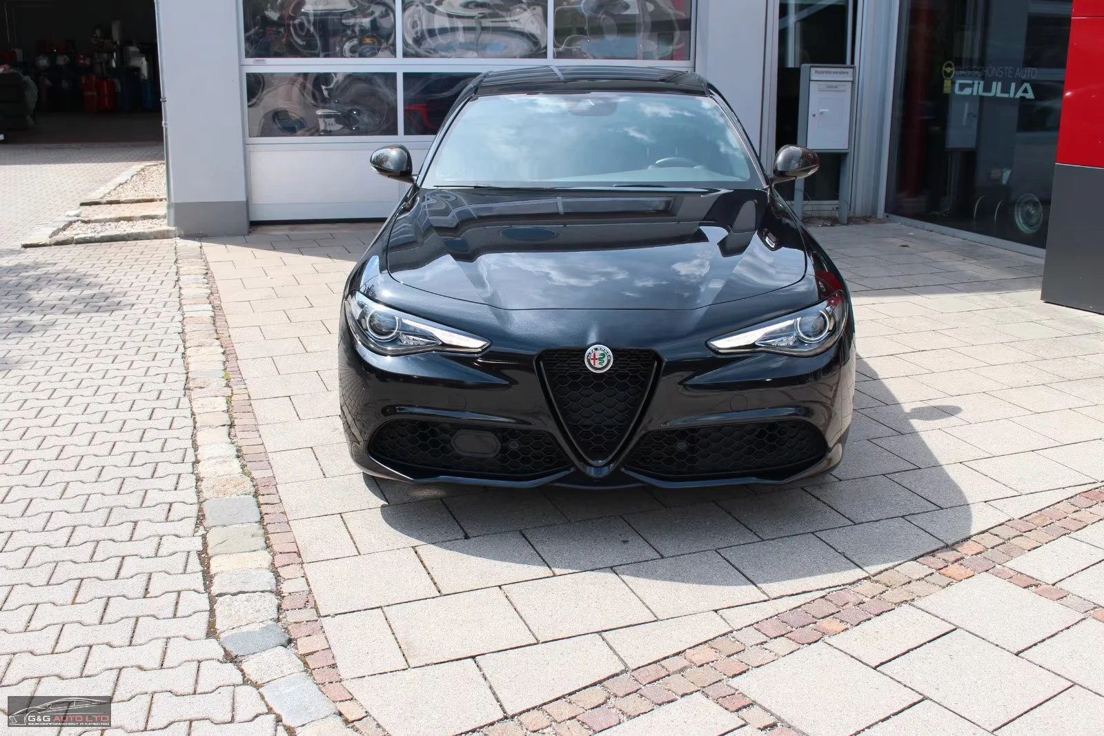Alfa Romeo Giulia Q4/280HP/ESTREMA/CARBON/CAM/PANO/ACC/KLES/LED/561z, снимка 2 - Автомобили и джипове - 55207894