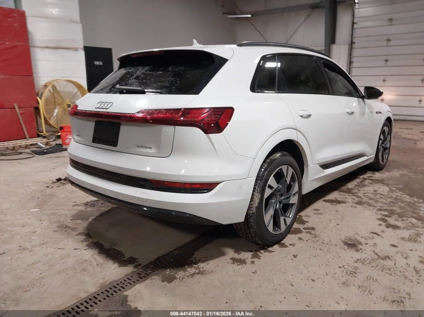 Audi E-Tron Premium Quattro, снимка 4 - Автомобили и джипове - 55534805