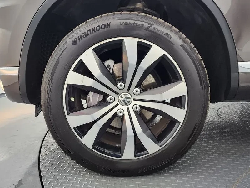 VW Touareg V6 3.0 Tdi Bluemotion Exclusive 7P5, снимка 5 - Автомобили и джипове - 55101595
