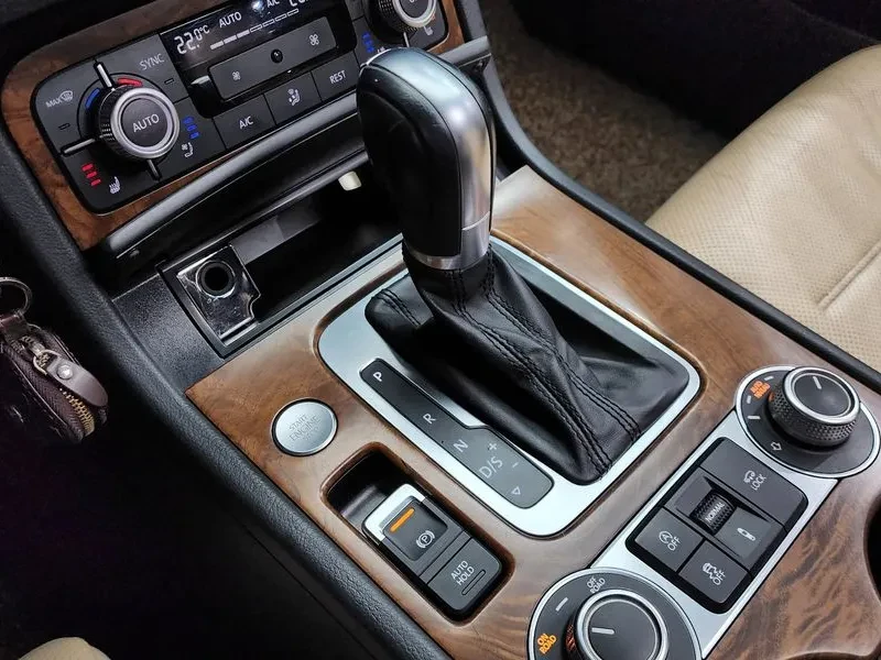 VW Touareg V6 3.0 Tdi Bluemotion Exclusive 7P5, снимка 9 - Автомобили и джипове - 55101595