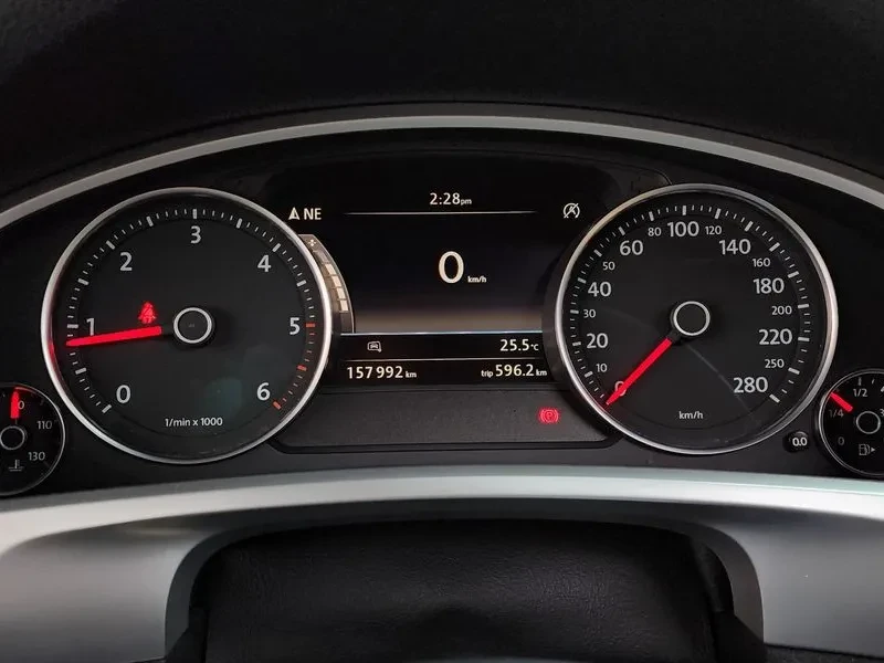 VW Touareg V6 3.0 Tdi Bluemotion Exclusive 7P5, снимка 8 - Автомобили и джипове - 55101595