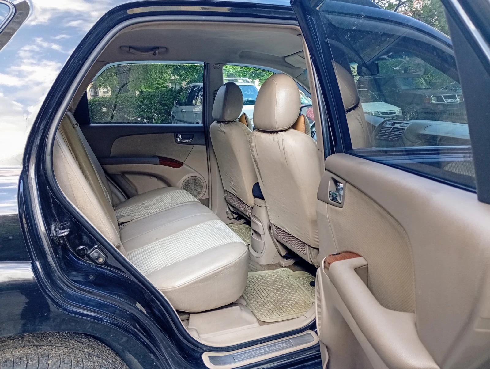 Kia Sportage Заводско състояние !, снимка 12 - Автомобили и джипове - 54383958