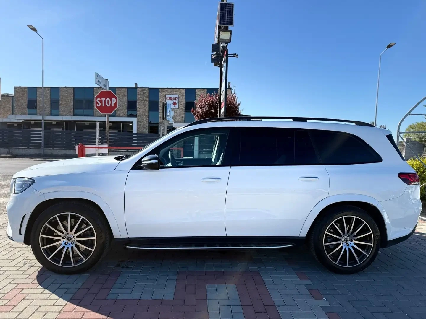 Mercedes-Benz GLS 350 d 4Matic AMG-Line, снимка 2 - Автомобили и джипове - 54961038