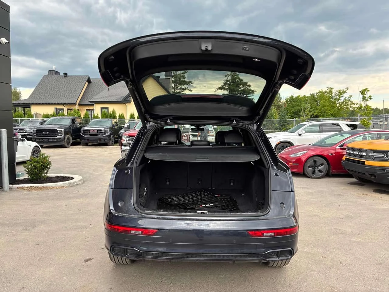 Audi SQ5 Technik/ПАНОРАМА/ДИСТРОНИК/360, снимка 14 - Автомобили и джипове - 55063542