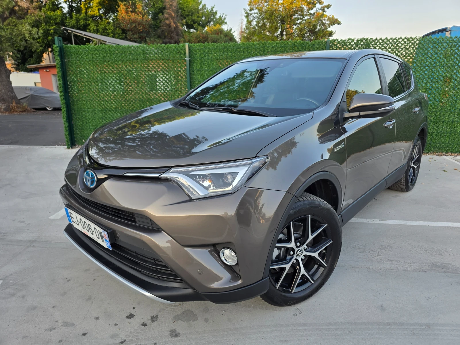 Toyota Rav4 2.5Hybrid 197кс