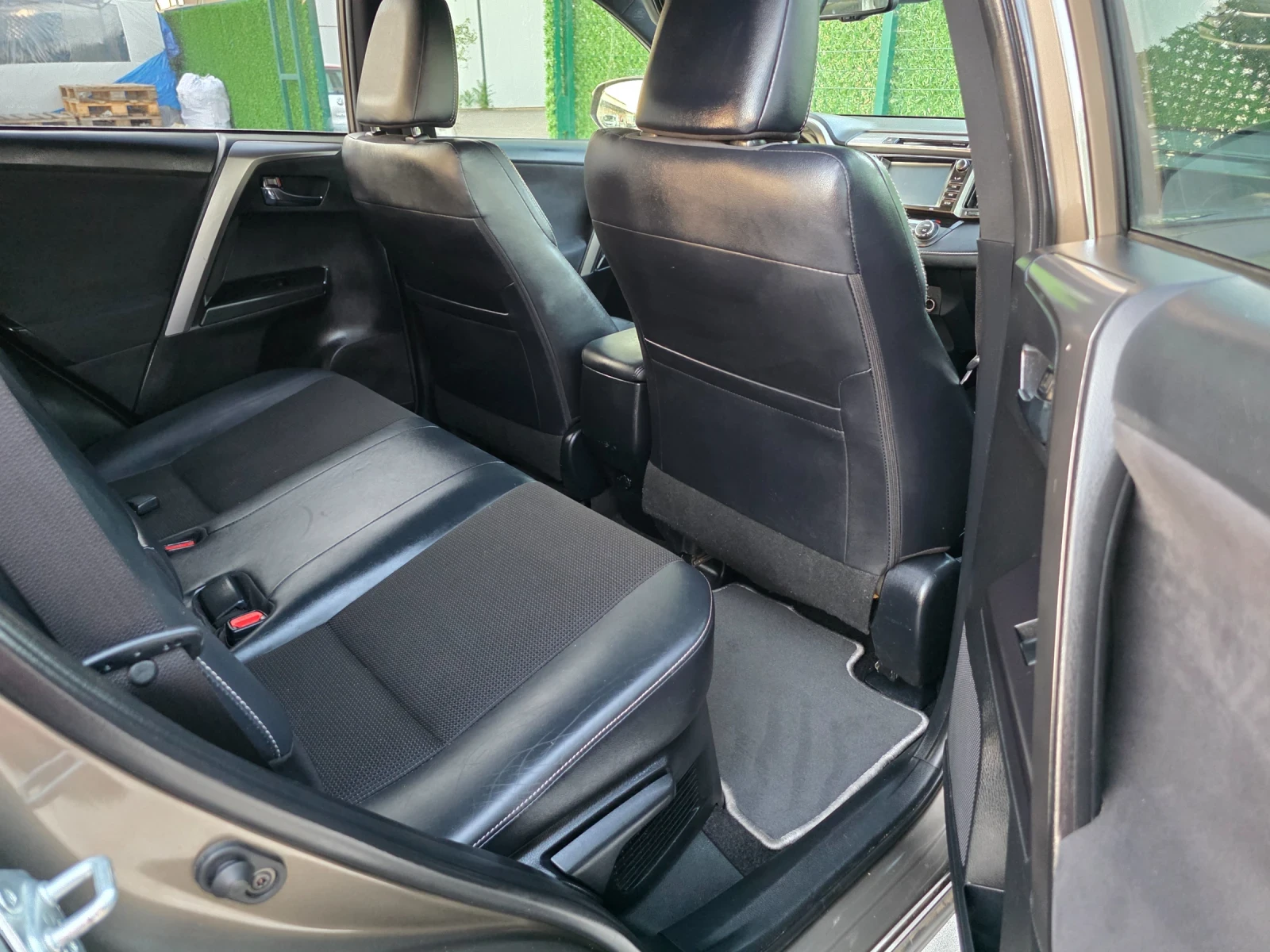 Toyota Rav4 2.5Hybrid 197кс, снимка 8 - Автомобили и джипове - 55658192