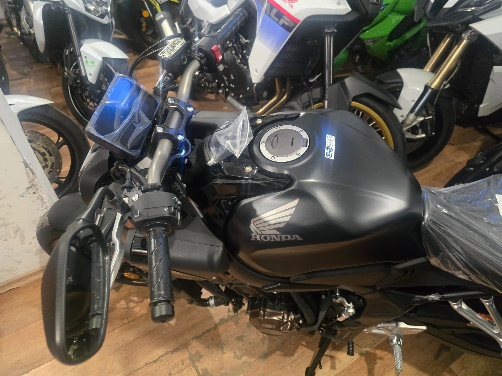 Honda Cb 650r E-clutch 2026 35kw, снимка 11 - Мотоциклети и мототехника - 52314036