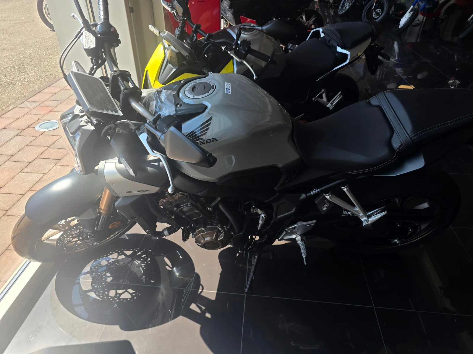 Honda Cb 650r E-clutch 2026 ���. � � �2-35 kw | Mobile.bg � ����������� 14
