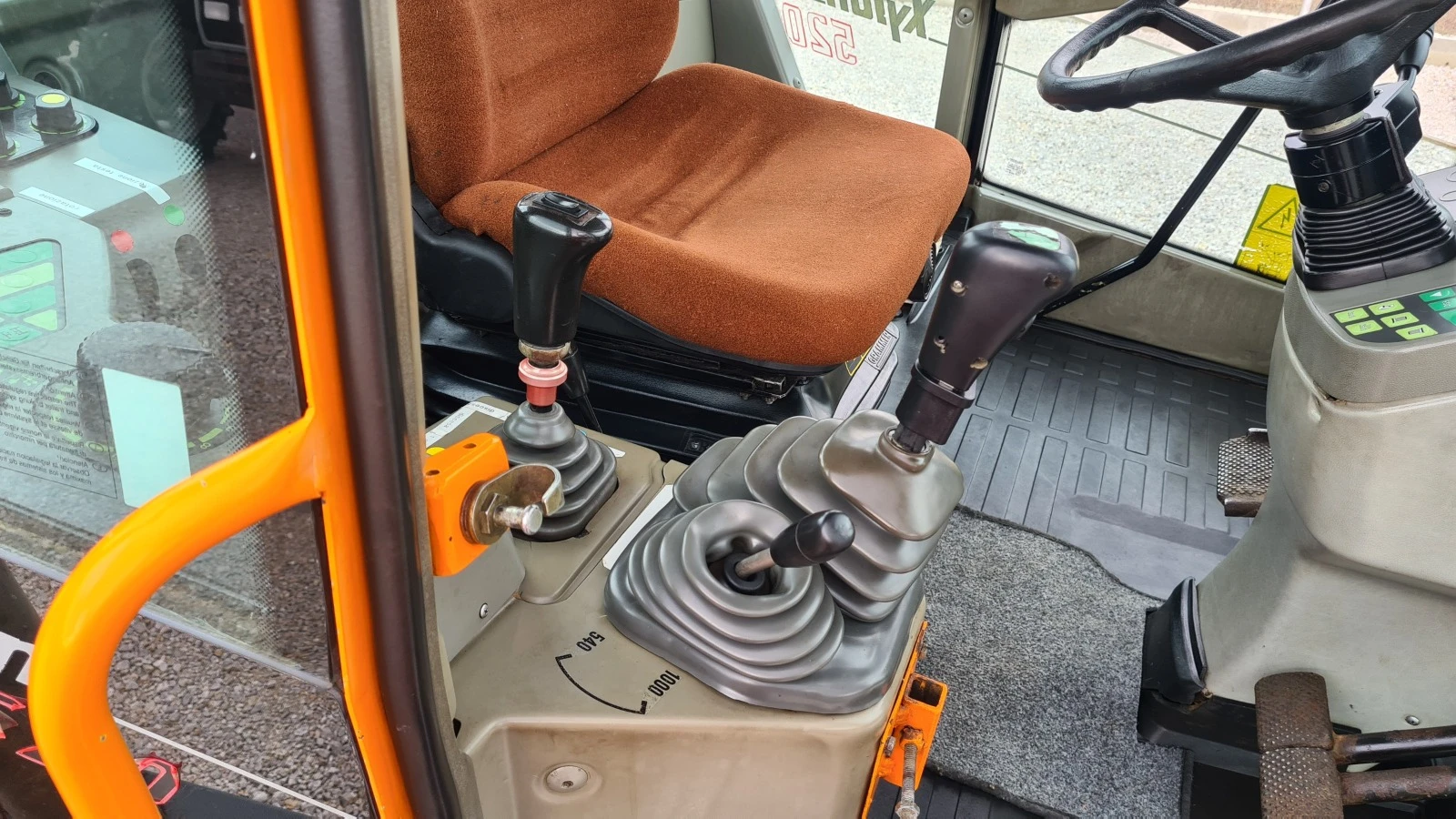  Fendt Xylon-520  | Mobile.bg   13