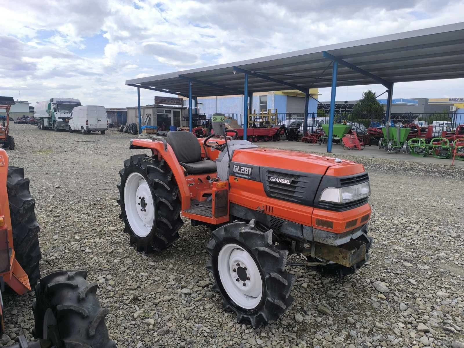Трактор Kubota, снимка 4 - Селскостопанска техника - 54631689