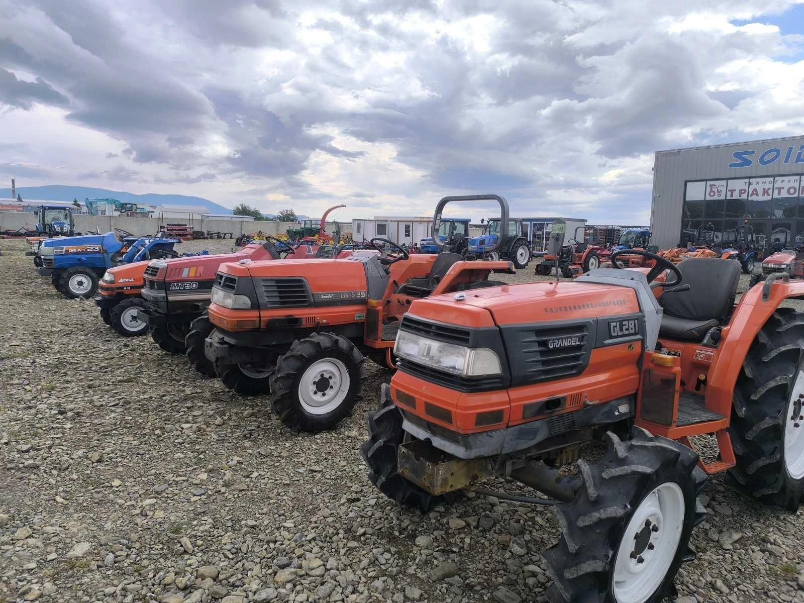 Трактор Kubota, снимка 6 - Селскостопанска техника - 54631689