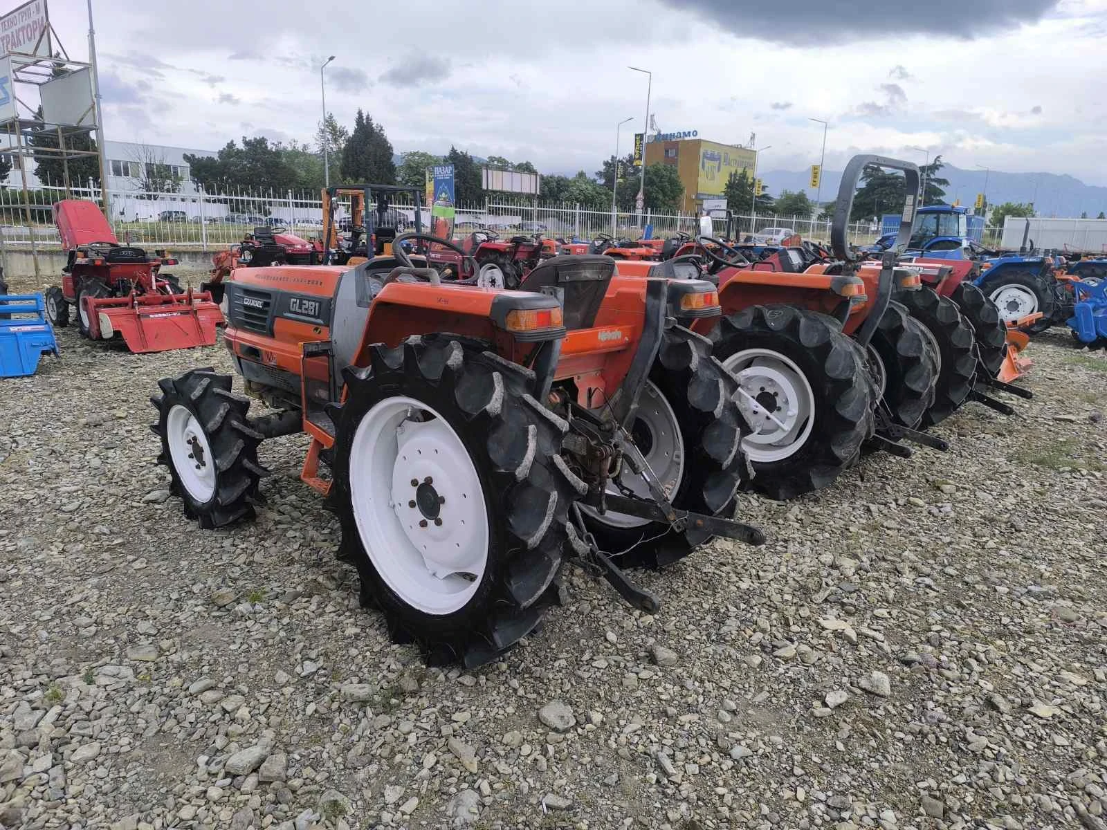 Трактор Kubota, снимка 3 - Селскостопанска техника - 54631689