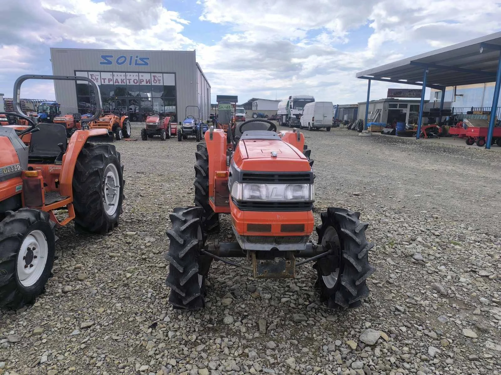 Трактор Kubota, снимка 2 - Селскостопанска техника - 54631689