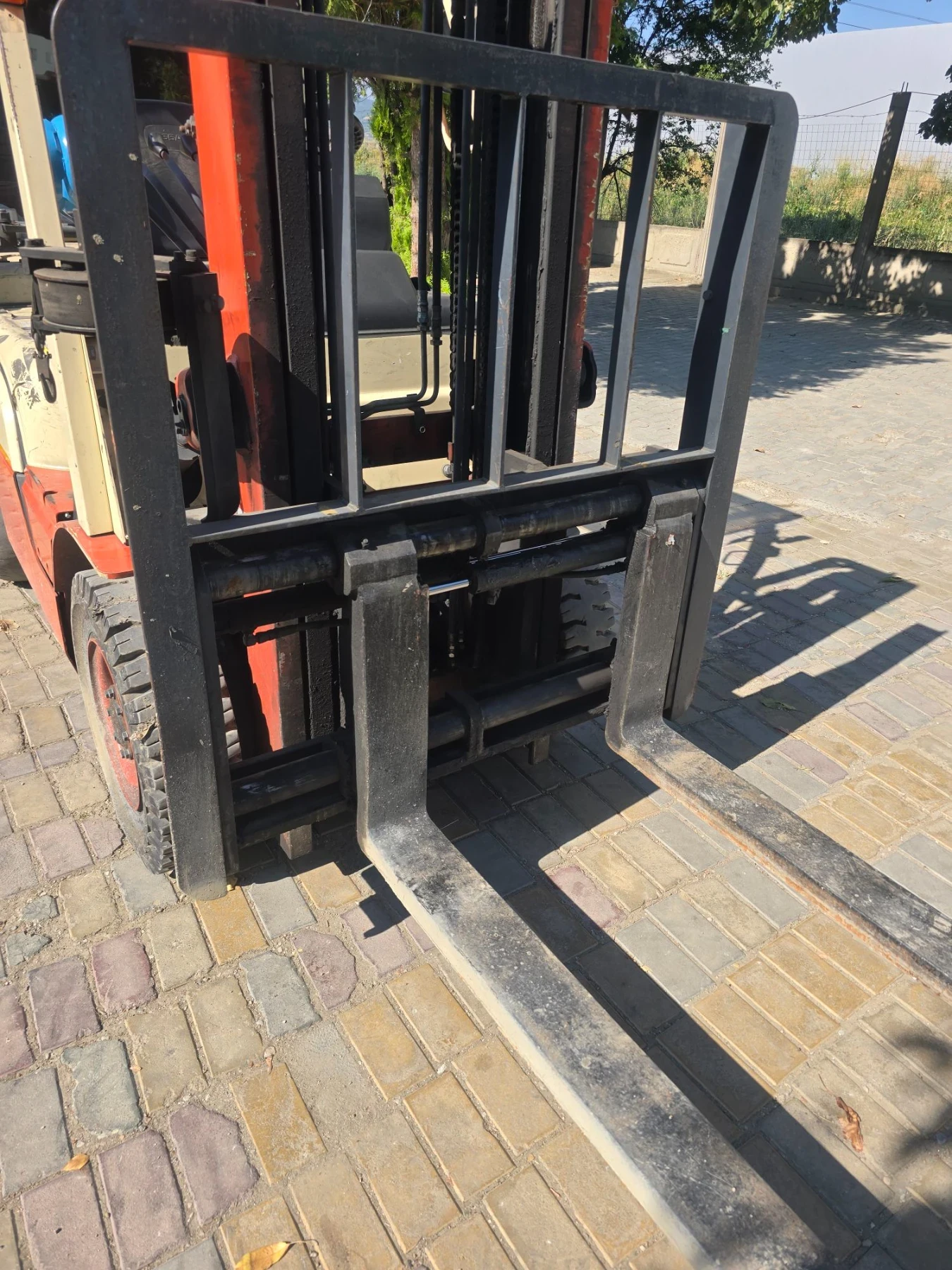 Мотокар Nissan Бензин, LPG, 2.5ton, движение на вилиците, снимка 3 - Индустриална техника - 55610870