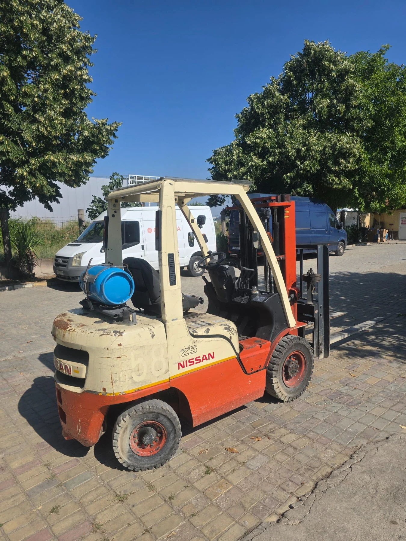Мотокар Nissan Бензин, LPG, 2.5ton, движение на вилиците, снимка 4 - Индустриална техника - 55610870