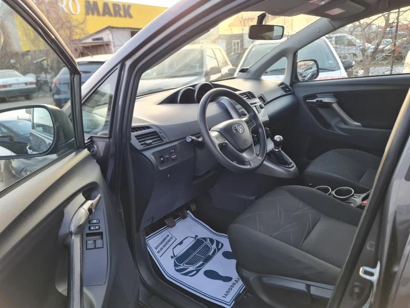 Toyota Verso КАТО ЧИСТО НОВА, снимка 11 - Автомобили и джипове - 48005094