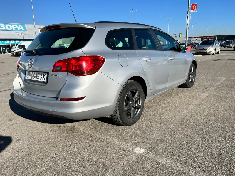 Opel Astra 1.7 CDTI, снимка 8 - Автомобили и джипове - 48617967