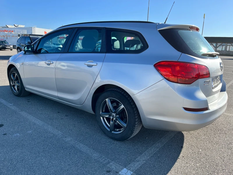 Opel Astra 1.7 CDTI, снимка 9 - Автомобили и джипове - 48617967