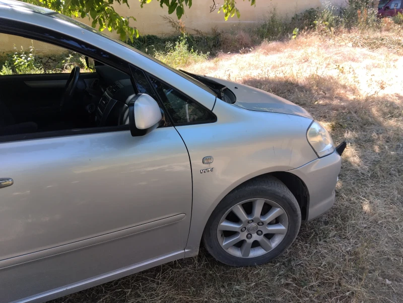 Toyota Avensis verso Facelift , снимка 4 - Автомобили и джипове - 52384579