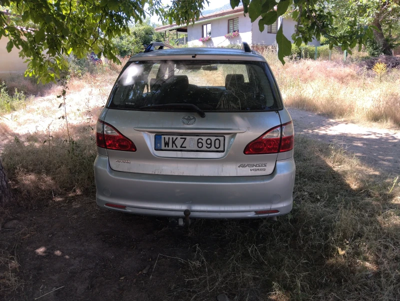 Toyota Avensis verso Facelift , снимка 6 - Автомобили и джипове - 52384579