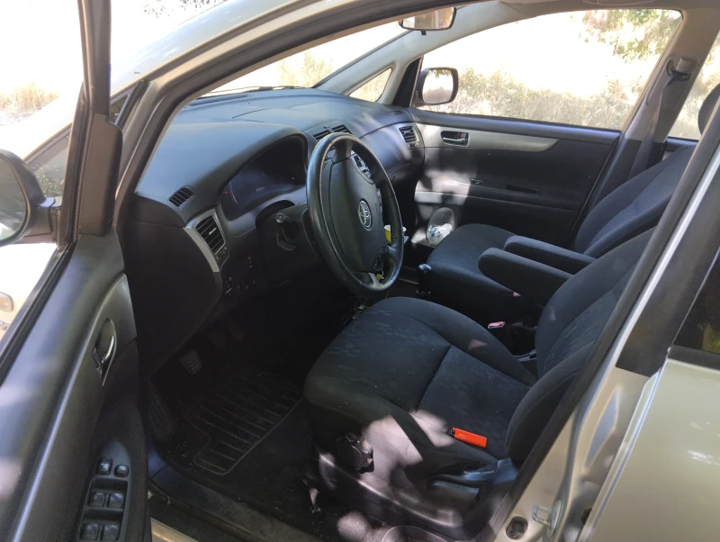 Toyota Avensis verso Facelift , снимка 2 - Автомобили и джипове - 52384579