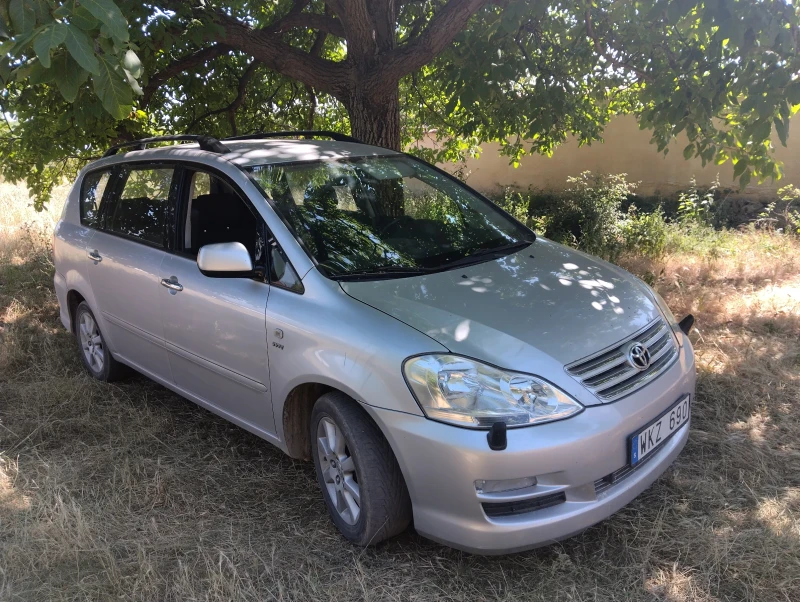 Toyota Avensis verso Facelift , снимка 5 - Автомобили и джипове - 52384579