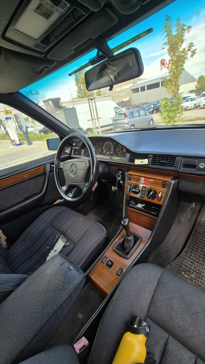 Mercedes-Benz E 200, снимка 9 - Автомобили и джипове - 52638959