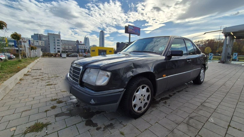 Mercedes-Benz E 200, снимка 4 - Автомобили и джипове - 52638959