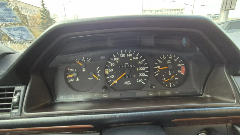 Mercedes-Benz E 200, снимка 10 - Автомобили и джипове - 52638959