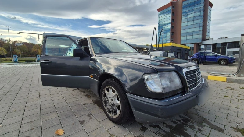 Mercedes-Benz E 200, снимка 5 - Автомобили и джипове - 52638959