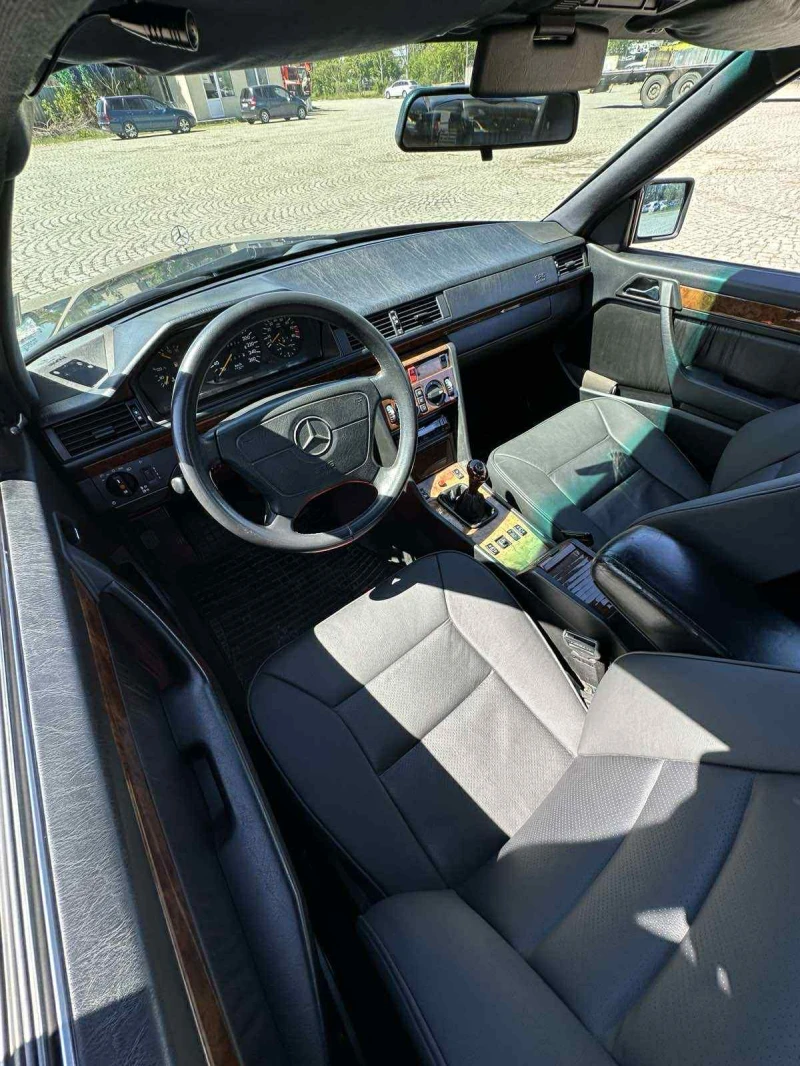 Mercedes-Benz 124 300 CE, снимка 7 - Автомобили и джипове - 52960950