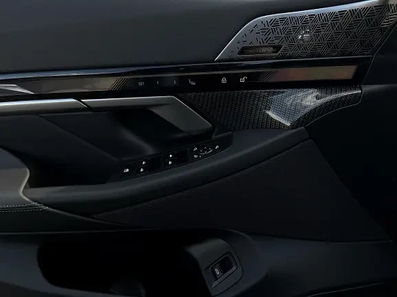 BMW 550 e xDrive M-Sport Pro = NEW = Гаранция, снимка 6 - Автомобили и джипове - 53856876